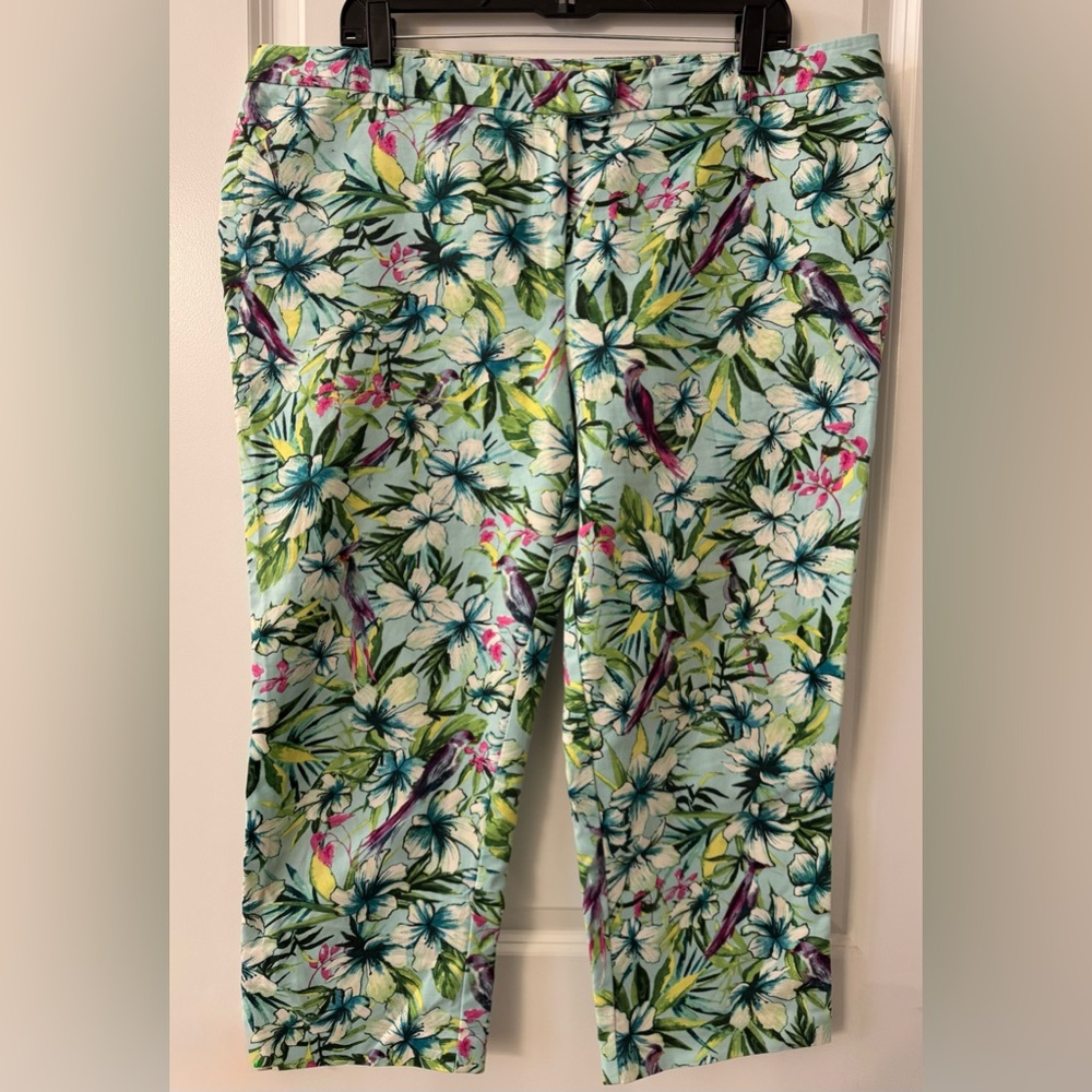 #2765 - Chico’s Size 3 Tropical Floral Capri Crop Pants Pockets Blue Green Pink